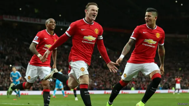 Man United đã lần đầu tiên sau hơn 100 tuần lên đầu bảng Premier League.