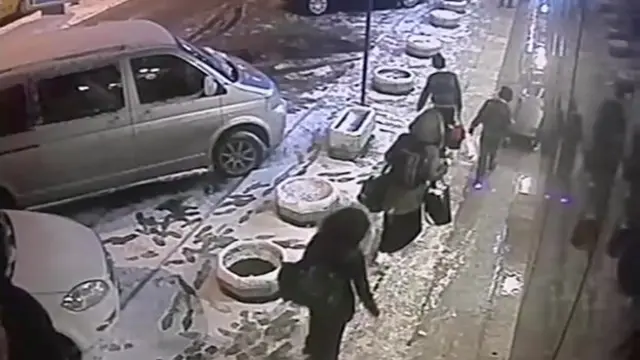 تینوں لڑکیاں پانچ یا چھ روز قبل ترکی اور شام کی سرحدی کراسنگ کلس کے قریب سے شام میں داخل ہوئی ہیں