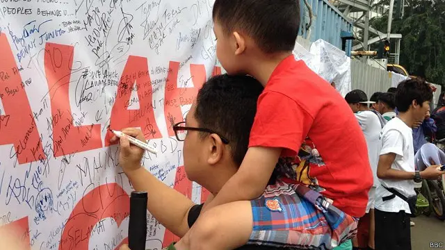 Sebagian warga Jakarta menandatangani petisi mendukung Gubernur DKI Jakarta, Basuki Tjahaja Purnama alias Ahok.