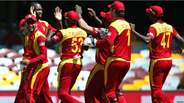 زمبابوے کی ٹیم نے میچ کے ابتدائی اوورز سے ہی کھیل پر اپنی گرفت مضبوط رکھی۔