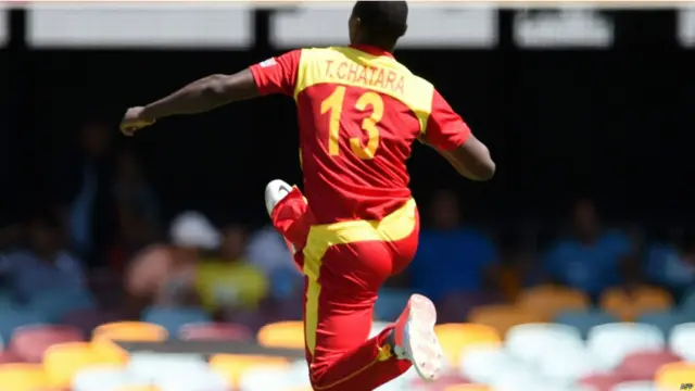 فاسٹ بولر چتارا نے اپنے پہلے دو میڈن اوورز میں دونوں اوپنرز کو پویلین روانہ کیا۔