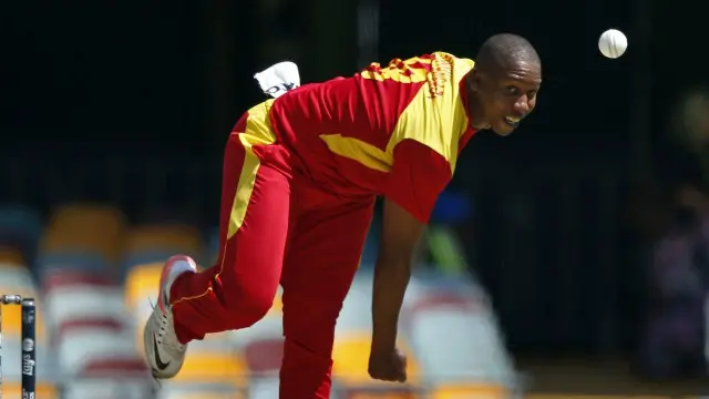 زمبابوے کے فاسٹ بولروں ابتدا میں انتہائی نپی تلی بولنگ کی