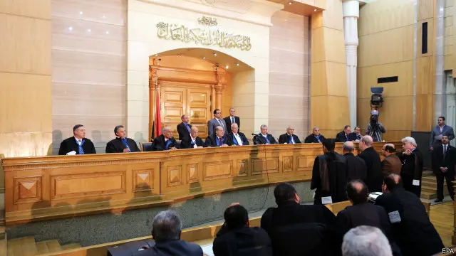 المحكمة الدستورية أثناء النظر في عدة دعاوى ضد على القوانين المنظمة للانتخابات البرلمانية