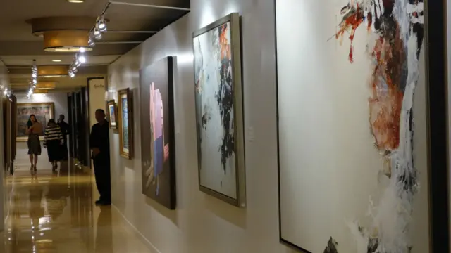 Dua karya Christine Ay Tjoe dalam pameran yang akan dilanjutkan di Singapura, Beijing, Taipei dan Kaohsiung, berpuncak pada lelang Musim Semi 2015 di Hong Kong 4 -7 April.