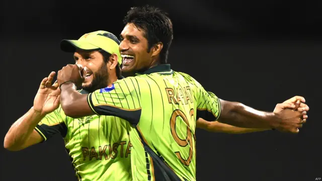 زمبابوے کی پوری ٹیم 236 رنز کے ہدف کے تعاقب میں 215 رنز بنا کر آوٹ ہو گئی۔