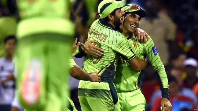  آسٹریلوی شہر برسبین میں کرکٹ کے 11 ویں عالمی کپ کے پول بی کے میچ میں پاکستان نے سنسنی خیز مقابلے کے بعد زمبابوے کو 20 رنز سے شکست دے دی ہے۔