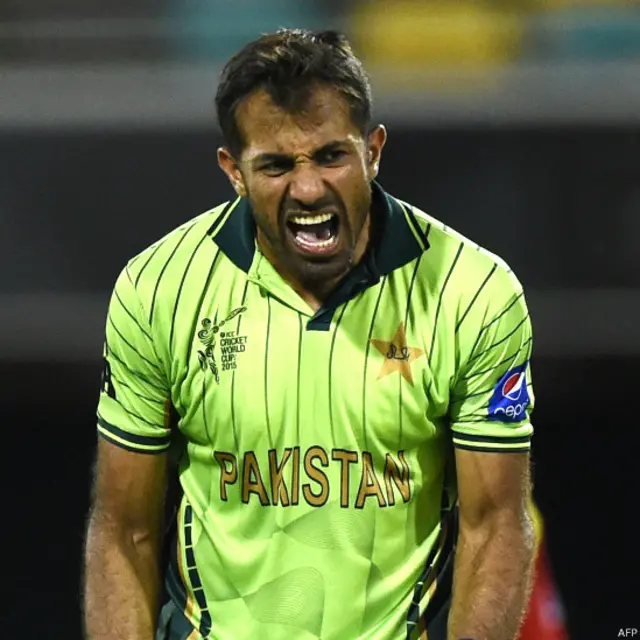 پاکستان کی جانب سے وہاب ریاض اور محمد عرفان نے چار چار کھلاڑیوں کو آؤٹ کیا۔