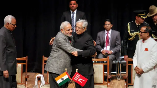 اقتدار سنبھالتے ہی مفتی سعید نے جموں کشمیر پولیس کے سربراہ کے راجندرا کو ہدایت دی تھی کہ جن لوگوں کے خلاف سنگین جرائم کے مقدمات نہیں ہیں انھیں رہا کیا جائے