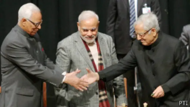 जम्मू-कश्मीर में टीम मुफ़्ती ने ली शपथ