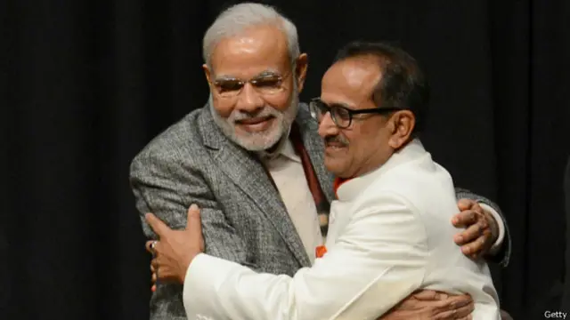 प्रधानमंत्री नरेंद्र मोदी के साथ जम्मू कश्मीर के उपमुख्यमंत्री निर्मल सिंह.