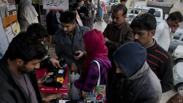پاکستان میں قوانین اور ان پر عمل درآمد اتنا ہی مضحکہ خیز ہے جتنا کسی بھی ترقی پذیر ممالک میں ہوتا ہے