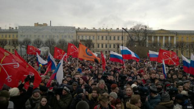 Участники марша в память о Борисе Немцове в Санкт-Петербурге