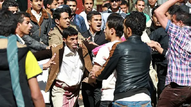 صنعاء، العاصمة، ومدن يمنية أخرى تشهد صدامات شبه دائمة بين مؤيدي ومعارضي الحوثيين.