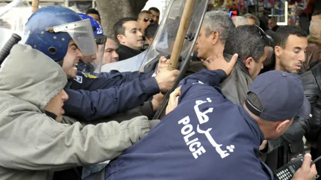 احتجاج في العاصمة الجزائرية ضد استغلال الغاز الصخري