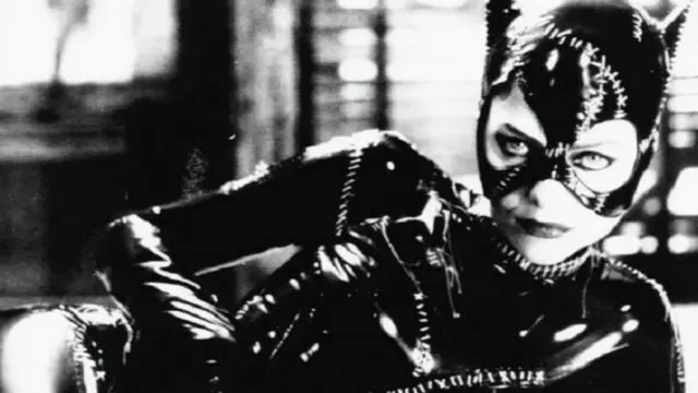 Michelle Pfeiffer memerankan Catwoman dalam Batman Return (1992)