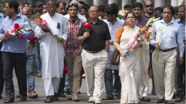 Para pegiat sosial dan politik Bangladesh memprotes pembunuhan terhadap Avijit Roy, seorang penulis blog terkemuka Amerika keturunan Bangladesh.