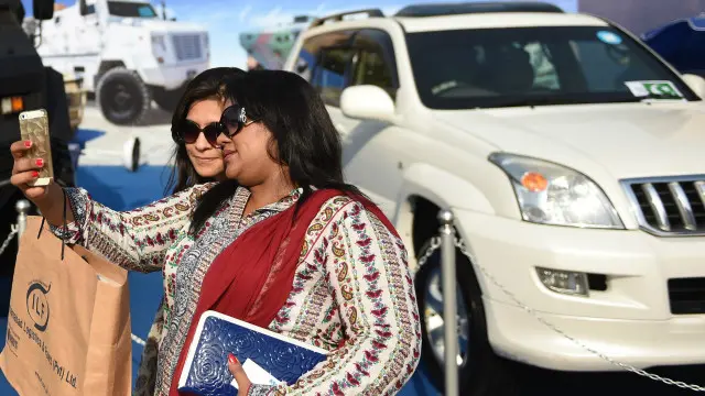 موبائل فون بھی انہی لوگوں کے زیادہ چھینے جاتے ہیں جو حلیے اور رہن سہن سے ہی امیر دکھائی دیں۔