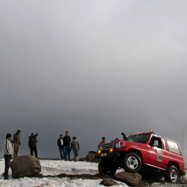 شدید موسم کی باوجود جیپ ریلی میں شائقین نے دلچسپی کا اظہار کیا۔