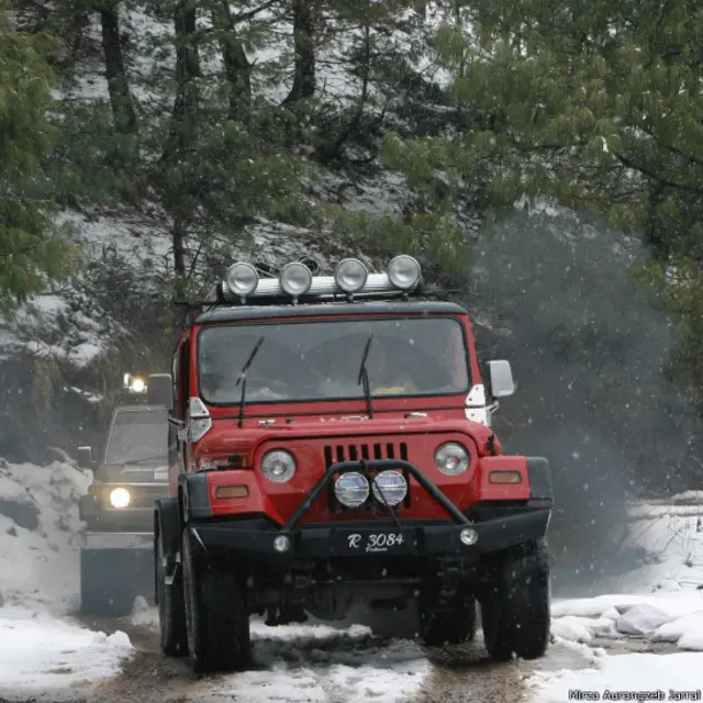 سنوکراس ریلی میں شریک ایک جیپ اپنی منزل کی جانب گامزن ( تصاویر و تحریر اورنگزیب جرال)