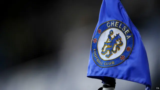 Pendukung Chelsea diadukan penumpang kereta karena perilaku rasis.
