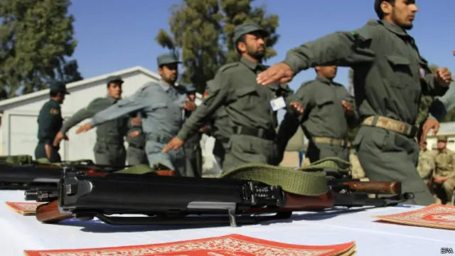 Sebanyak 27 orang pejabat kepolisian dipecat untuk menegakkan pemerintahan yang bersih di Afghanistan.