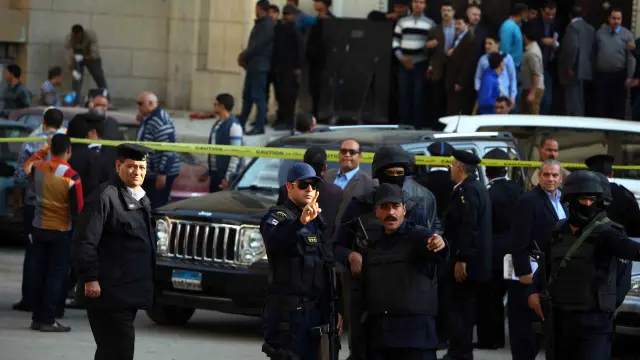 السلطات أعادت فتح شوارع المنطقة بعد ساعات من إغلاقها عقب التفجير.