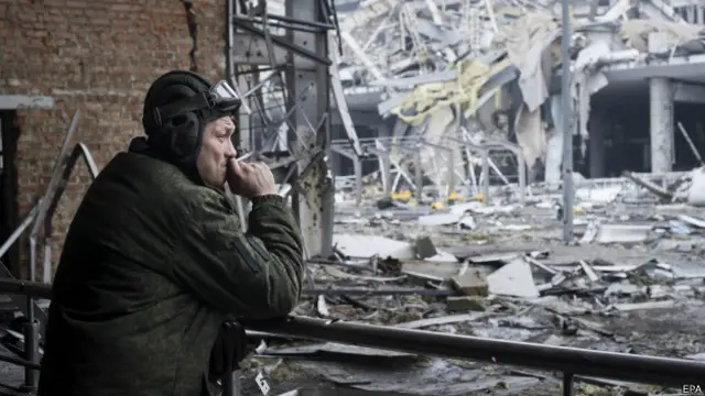 Солдат в руинах