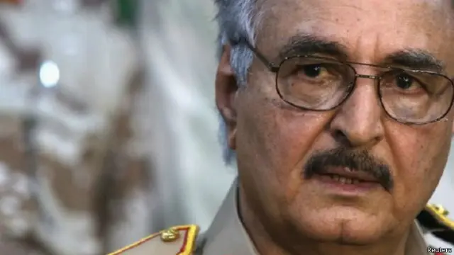 حفتر شن العام الماضي عملية الكرامة ضد ميليشيات إسلامية في مدينة بنغازي 