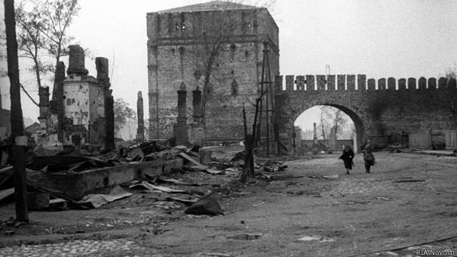 Вид Смоленска после освобождения советскими войсками в 1943 году