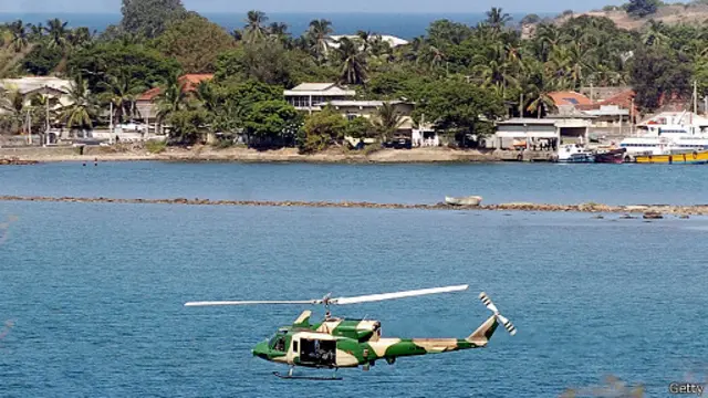 පැහැරගත් පුද්ගලයින් කොළඹ සහ ත්රිකුණාමලය නාවික හමුදා කඳවුරුවල භූගත සිර මැදිරිවල රඳවා සිට තිබෙන බව පොලිසිය පවසයි