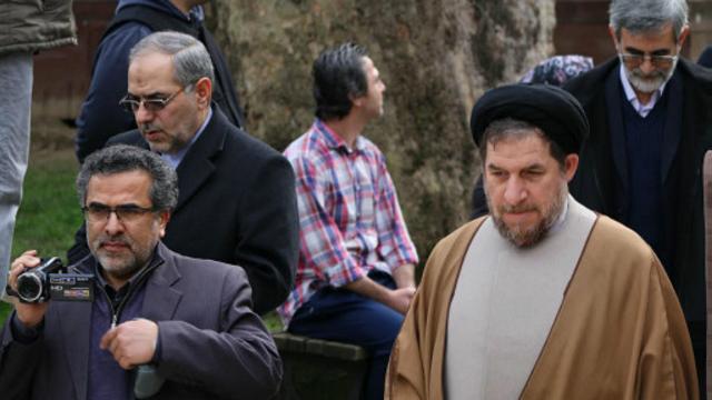 چند تن از مقامات سابق ایران آقای احمدی‌نژاد را در سفر به ترکیه همراهی می‌کردند