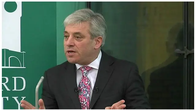 බ්‍රිතාන්‍ය වෙස්ට්මින්ස්ටර් පාර්ලිමේන්තුවේ කතානායකවරයා පවා කලෙක සිට නිල හිස්වැසුම පැළඳීමෙන් වැලකී සිටියි 