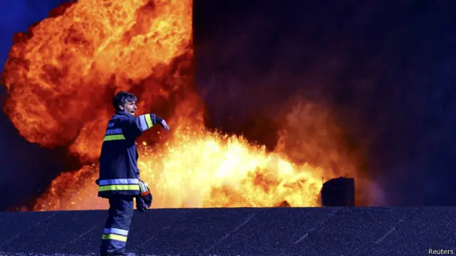 اندلع حريق في ميناء السدره في الشهر الماضي