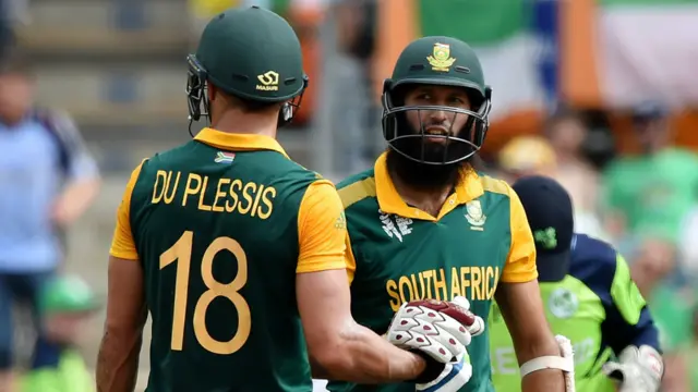 ہاشم آملہ نے فاف ڈوپلیسی کے ساتھ مل کر دوسری وکٹ کے لیے 247 رنز بنا ڈالے۔