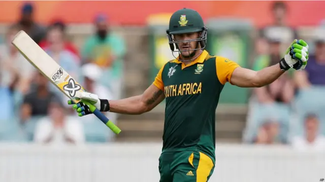 ڈوپلیسی نے اپنی اننگز کے دوران 10 چوکے اور ایک چھکا لگایا۔