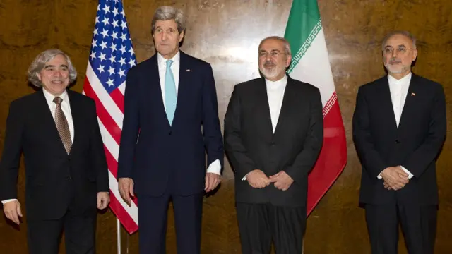  وزیرِ خارجہ جان کیری جوہری پروگرام پر بات چیت کے لیے اتوار کو سوئٹزرلینڈ میں اپنے ایرانی ہم منصب جواد ظریف سے ملاقات کریں گے۔