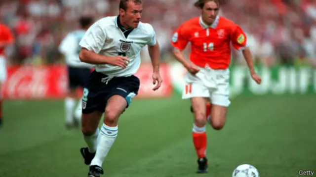 Alan Shearer pernah pula memperkuat timnas Inggris di Piala Eropa 1996.