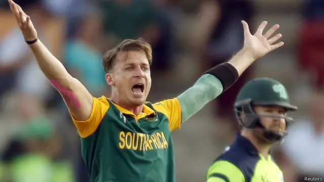 ڈیل سٹین نے اننگز کے آغاز میں دو وکٹیں لیں