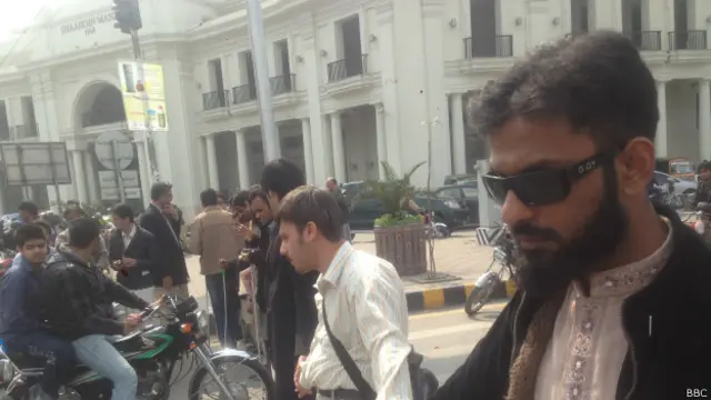 مظاہرین زعیم قادری کی یقین دہانی سے مطمن نہیں ہوئے