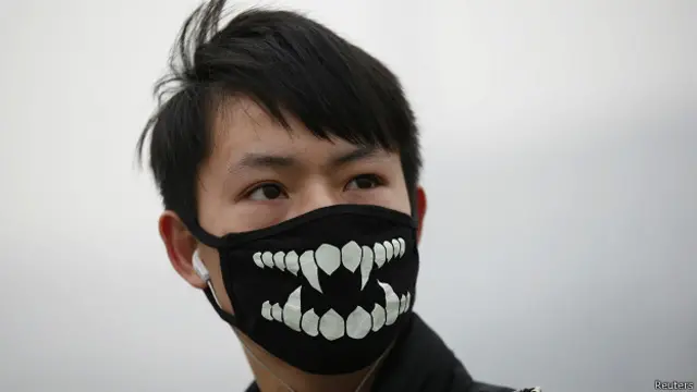 研究結果顯示，「機動車、工業生產、燃煤、揚塵等是當前我國大部分城市環境空氣中顆粒物的主要污染來源，約佔85%—90%。」