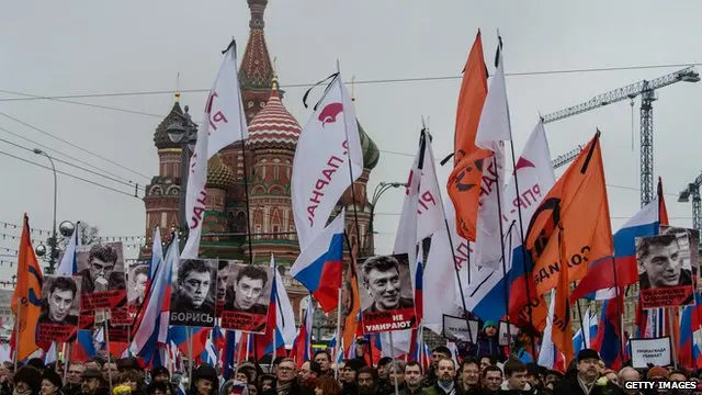 هزاران نفر با شرکت در تظاهرات روز یکشنبه به نمتسوف ادای احترام کردند