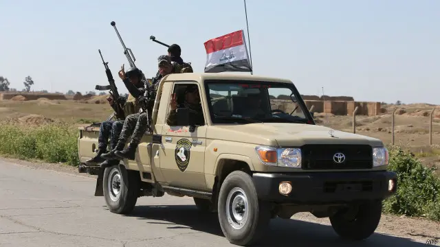 عراقی فوج اور سکیورٹی فورسز کے ساتھ ساتھ شعیہ ملیشیا گروہ تکریت کی جانب سے پیش قدمی کر رہے ہیں