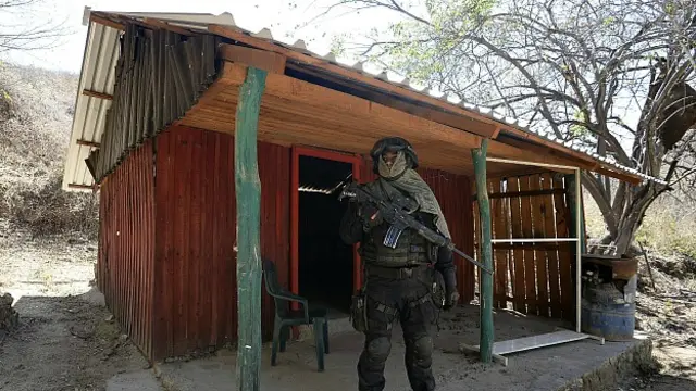 El último lugar en las montañas donde La Tuta se refugió fue esta pequeña cabaña. Foto Getty Images.