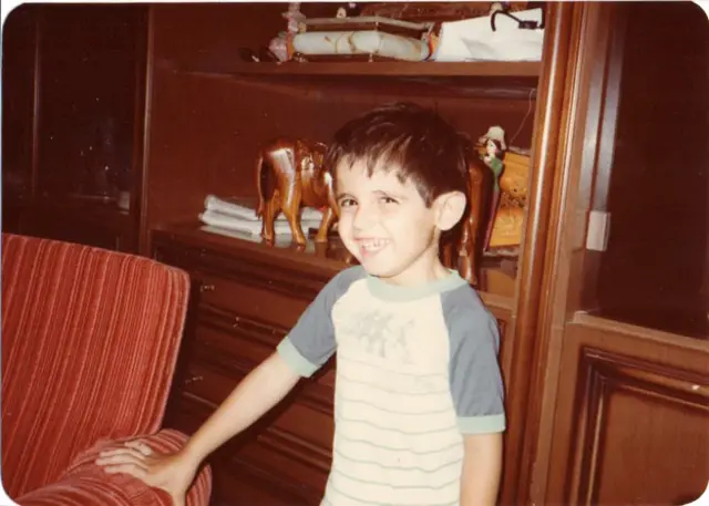 أيمن دين عندما كان طفلا