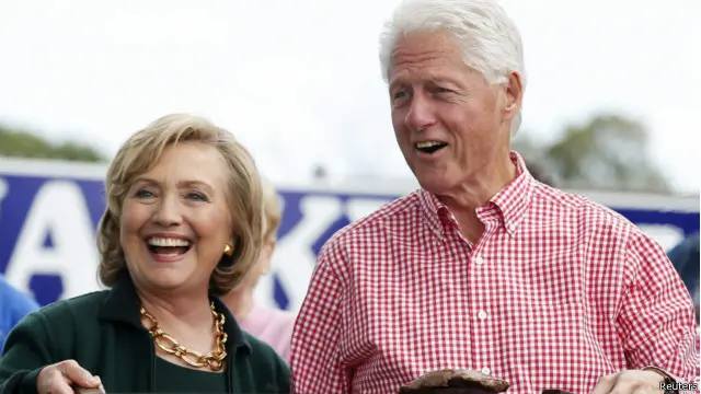 Juru bicara mengatakan Hillary Clinton mematuhi 'peraturan tertulis dan semangatnya'.