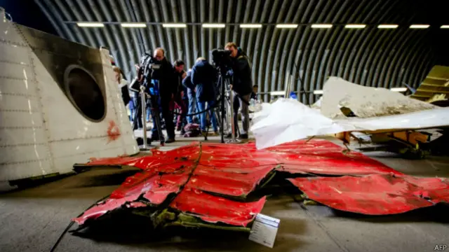 Обломки авиалайнера МН17