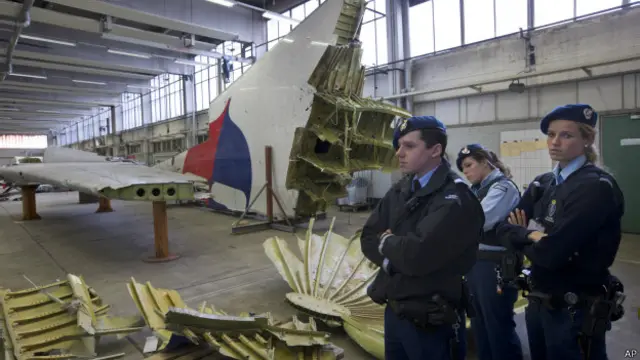 एमएच 17 का मलबा