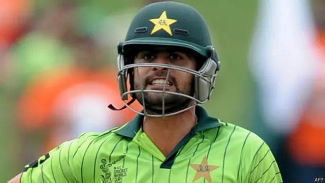 احمد شہزاد سات رنز کی کمی سے سنچری مکمل نہ کر سکے اور رن آؤٹ ہوگئے۔ 