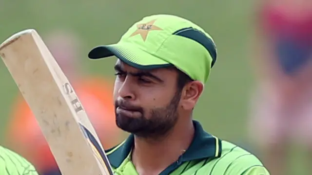 وقار یونس کا کہنا ہے کہ ٹیم کو چھٹے بولر کی ضرورت ہے اس لیے احمد شہزاد کو موقع نہیں مل سکا