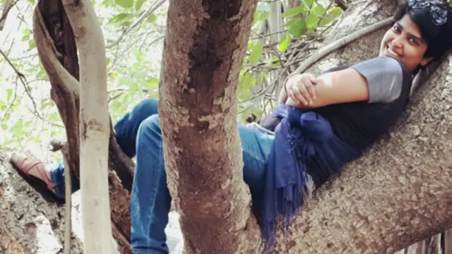 اندوجا کے بقول میرے والدین نے اشتہار میں کہا تھا کہ میں ایک سافٹ ویئر انجینئر ہوں انھوں نے یہ نہیں بتایا کہ میرے شوق کیا ہیں اور میرا مذہبی عقیدہ کیا ہے